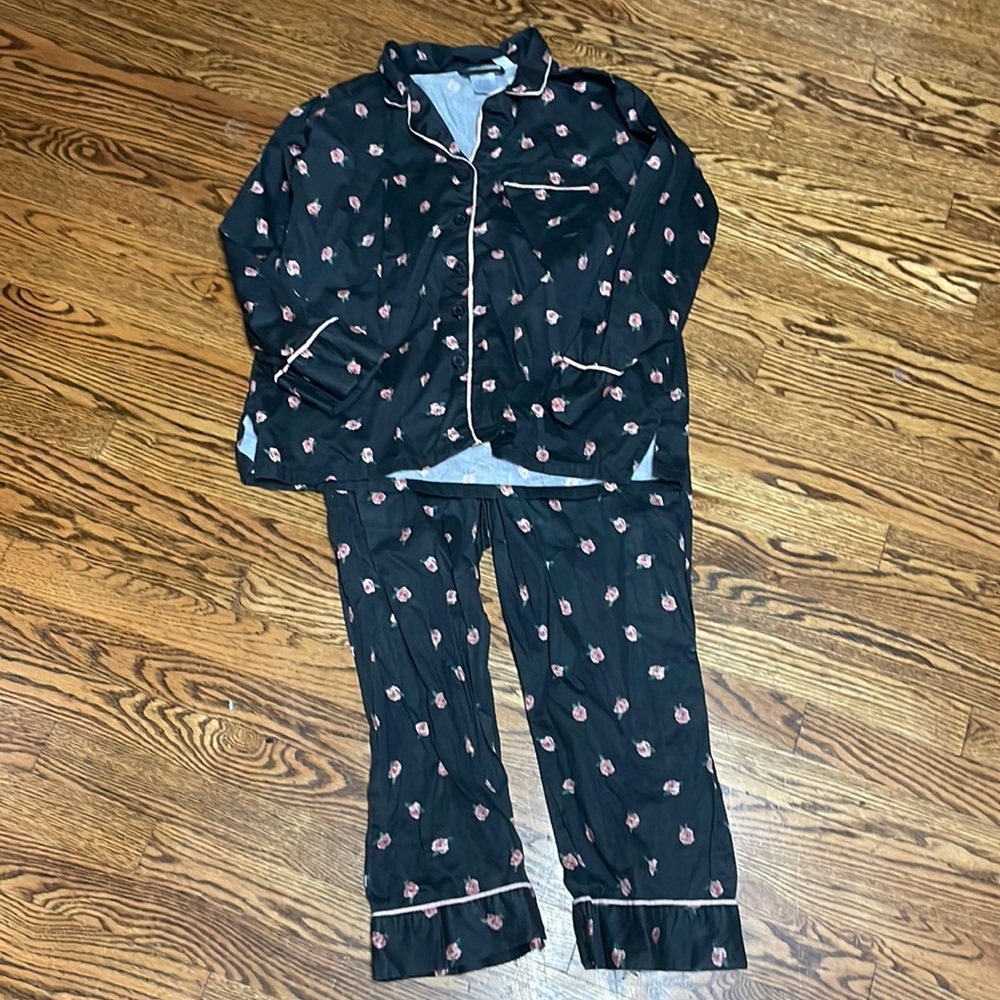 Pottery Barn Teen Emily & Meritt black rose pajamas